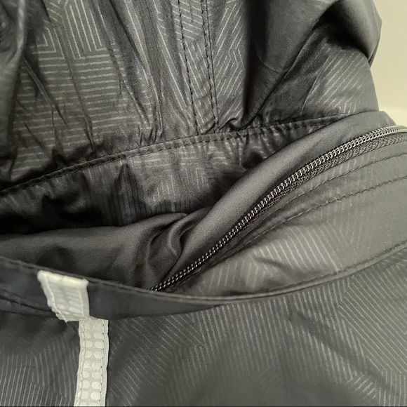 Nike Women’s Water Repellent Jacket - Picture 8 of 8